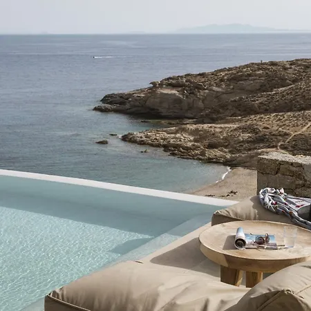 Seafront 9bdr Serenity In Mykonos فيلة كالافاتيس